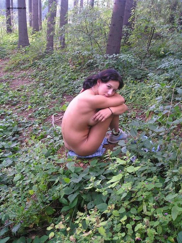 Голая фея отдыхае в лесу - 16