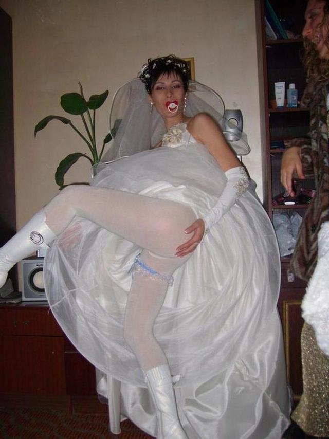 Невесты в одежде и без нее - 10