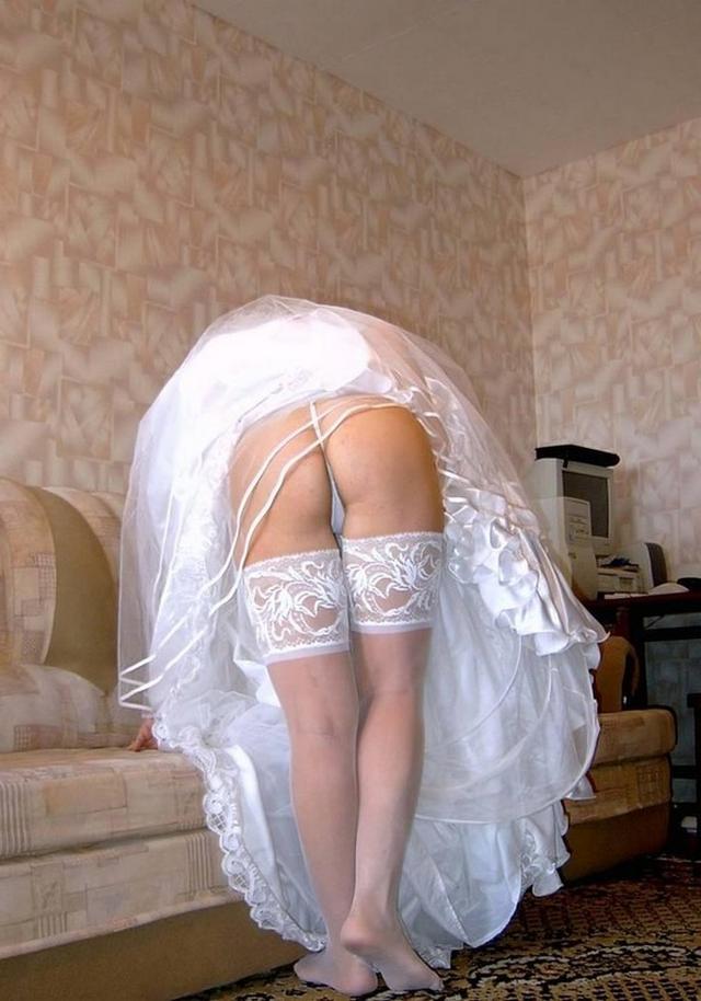 Невесты в одежде и без нее - 18