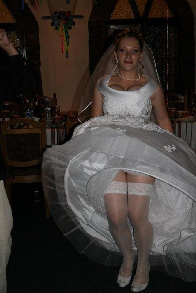 Невесты в одежде и без нее - 15