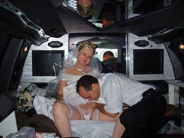 Невесты в одежде и без нее - 28