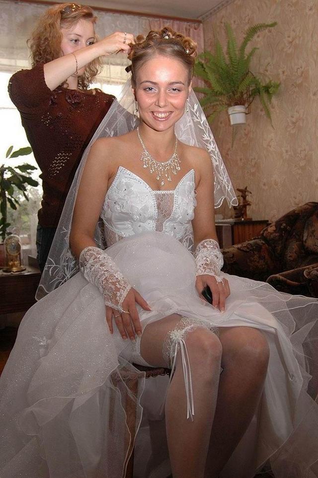Невесты в одежде и без нее - 24