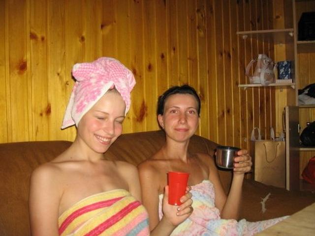 Девки отлично отдыхают в бане - 11