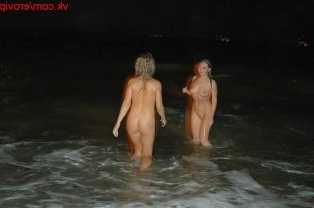 Голые девки купаются ночью - 6